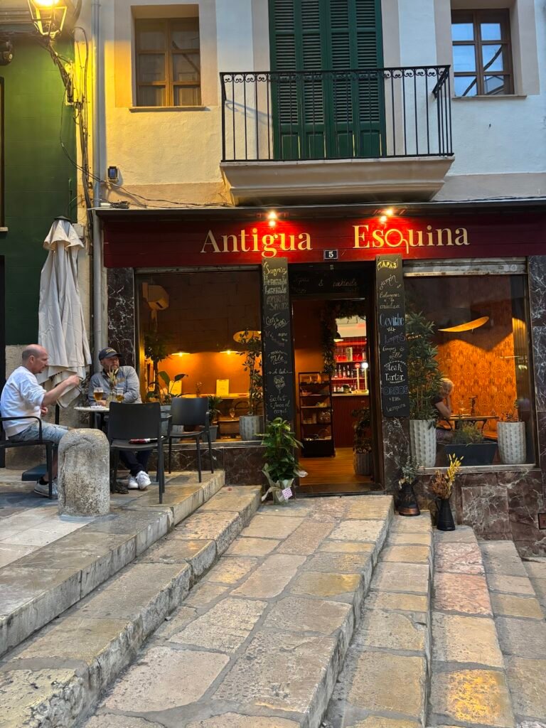 Antigua Esquina Palma