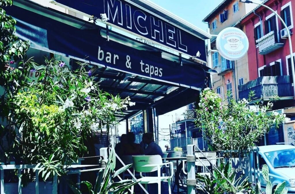 Bar Michel ( el terreno , Palma , pa amb olí , tapas ,cocktail , restaurante , bar , ambiente , música ,hamburguesas)