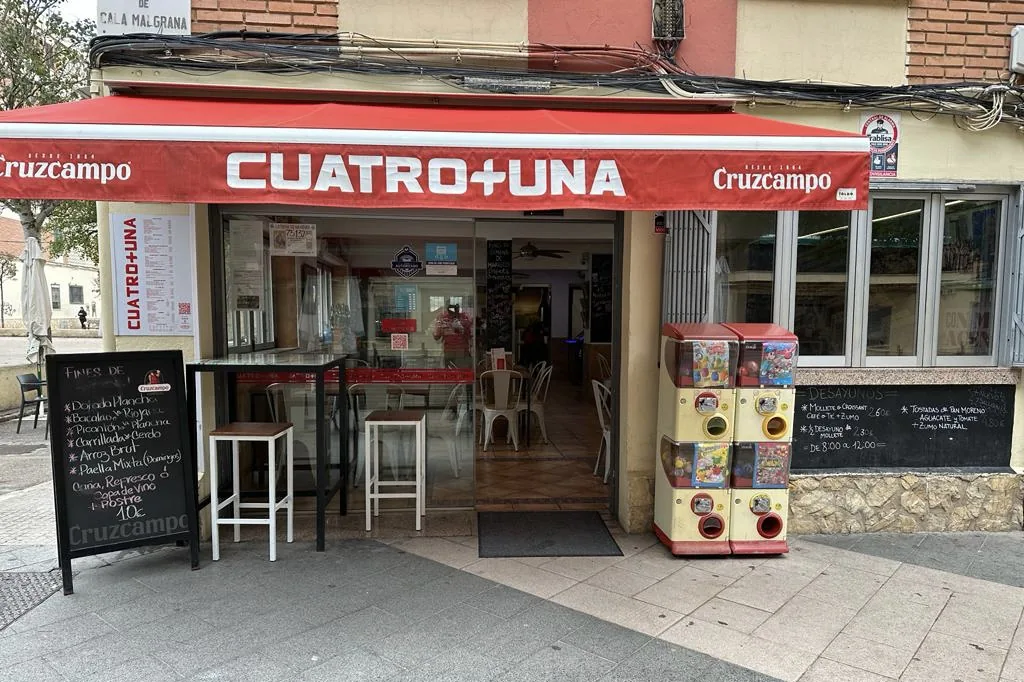 CUATRO+UNA