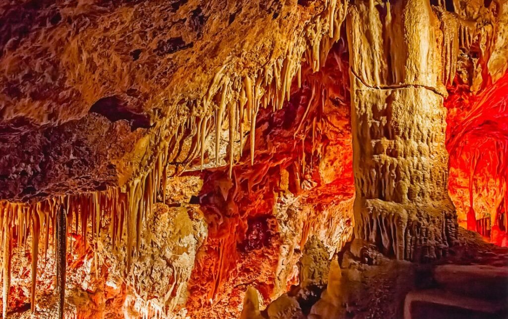 Cuevas de Génova