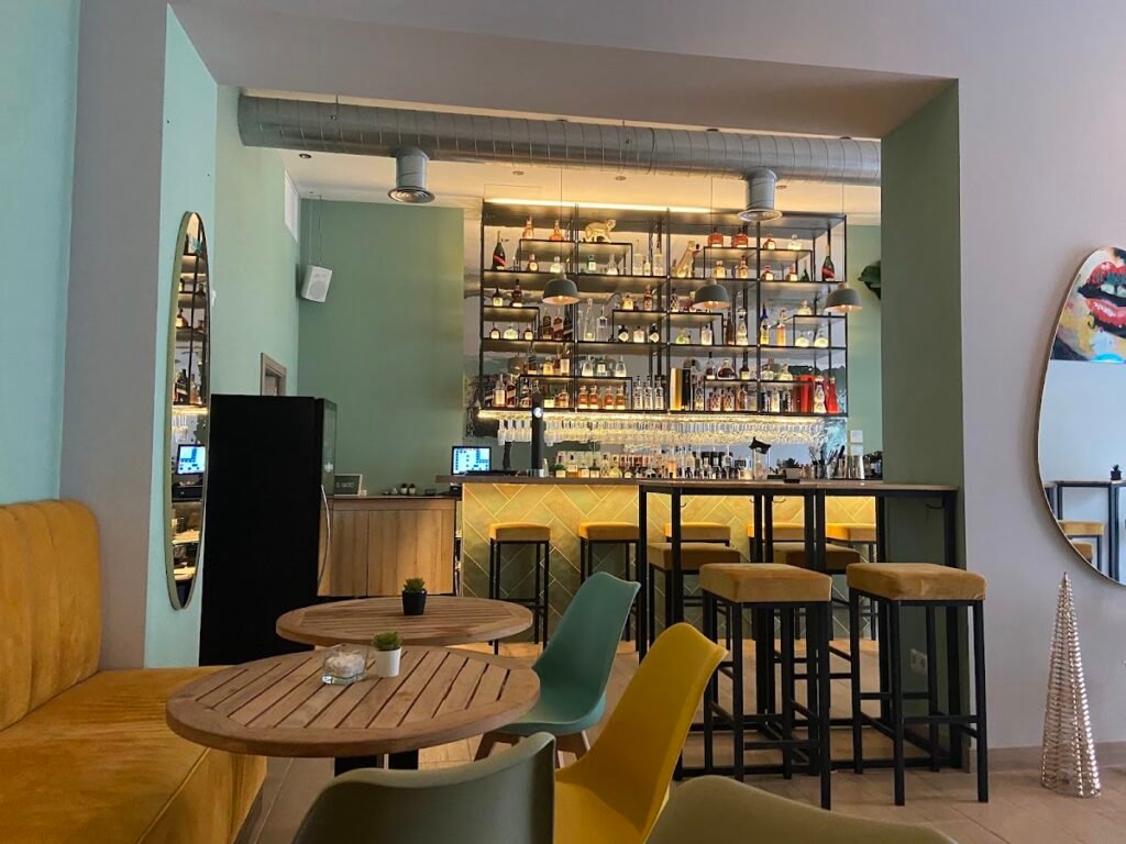 EL BASTO – COCTELERIA