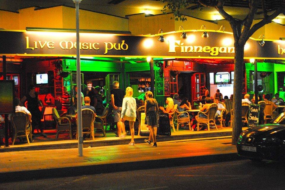 Finnegan’s Live Music Irish Pub