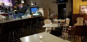 Holly’s – Urban Kitchen & Bar