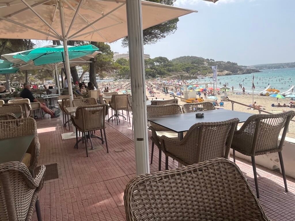 Kon Tiki Beach Bar
