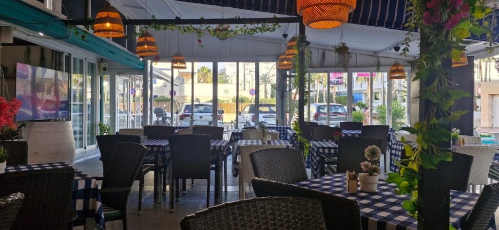 La Ola Bar & Restaurant Steakhouse