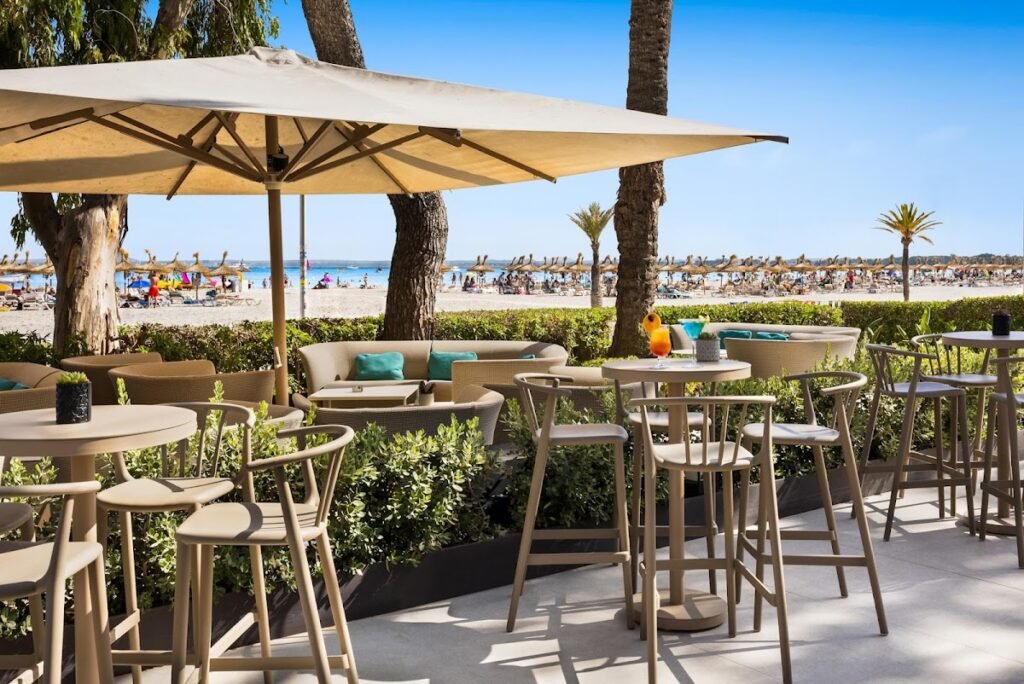 Mirablau Beach Bar & Restaurant