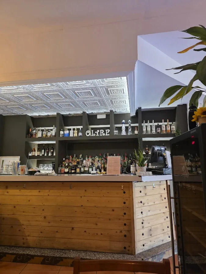Oltre Pizzeria & Cocktail bar