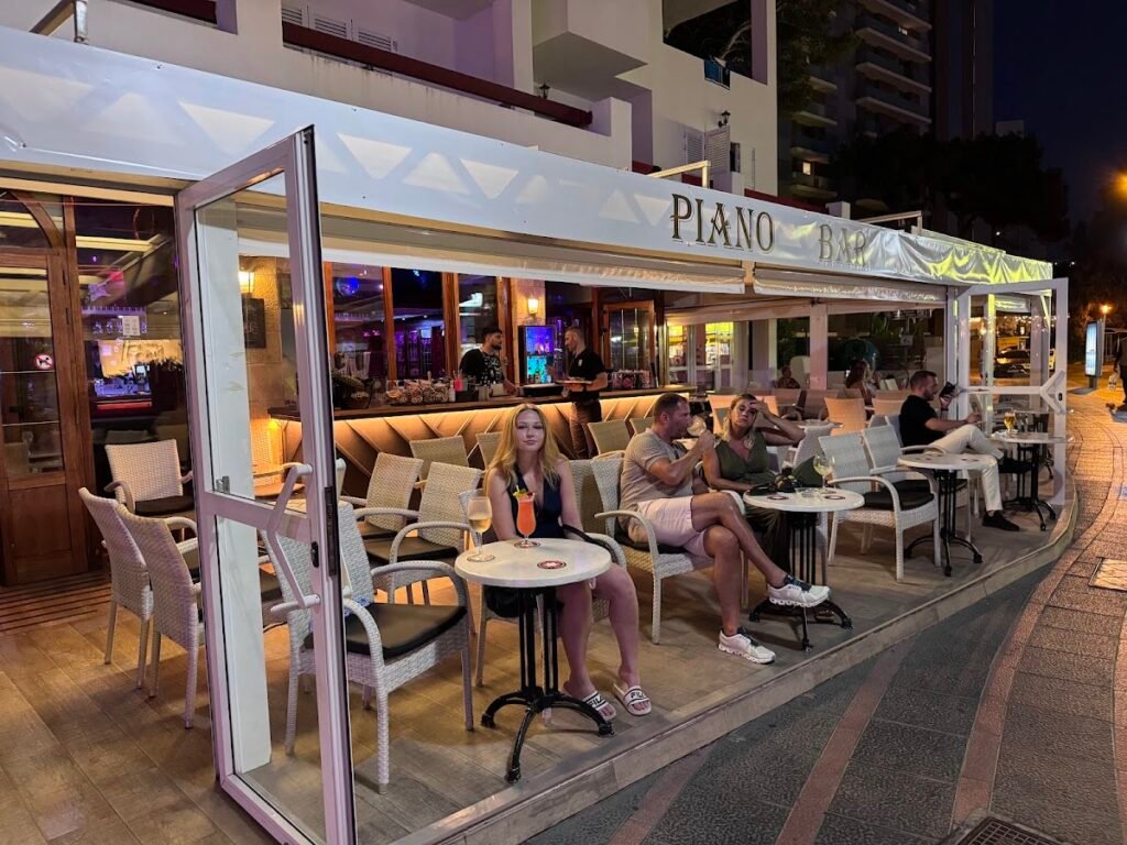 Piano Bar