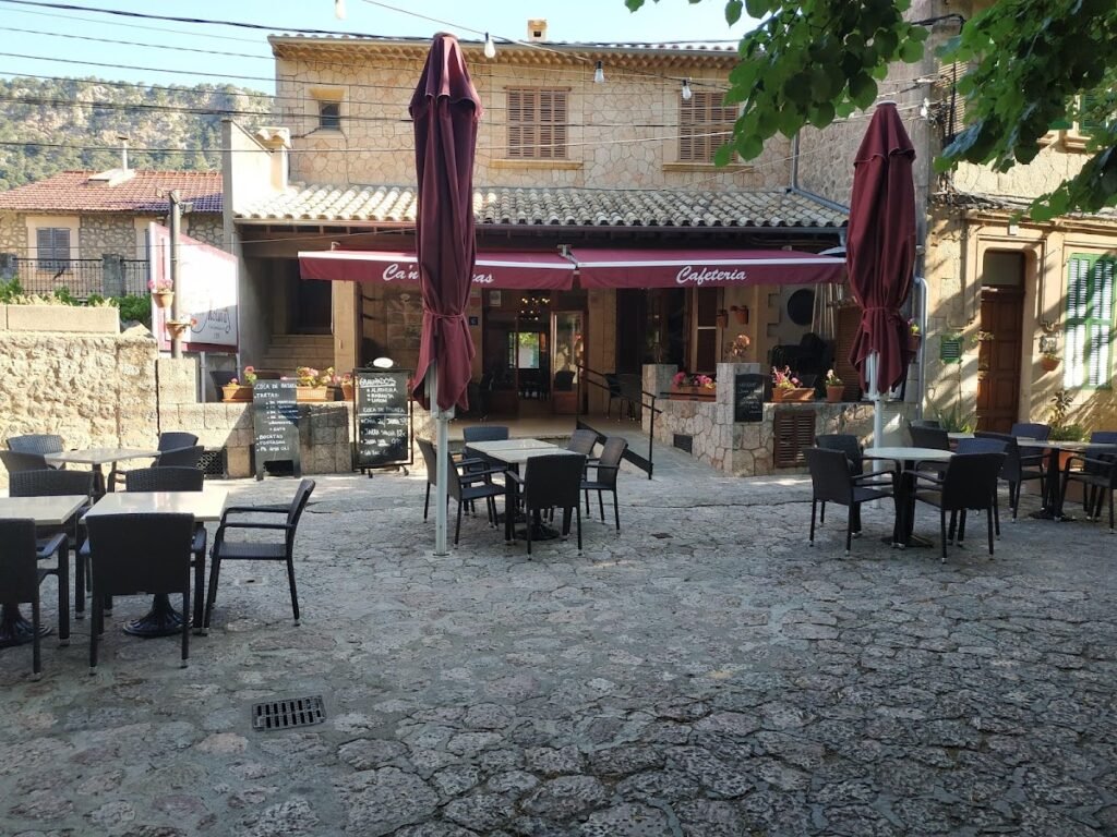 Plaça Cartoixa Cafeteria Ca’n Molinas (Antic Bar Es Til·lers)