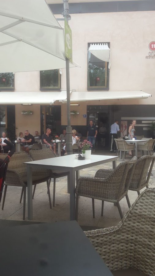 Q11 restaurant pollença