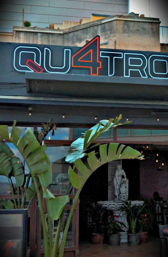 QU4TRO Restaurant