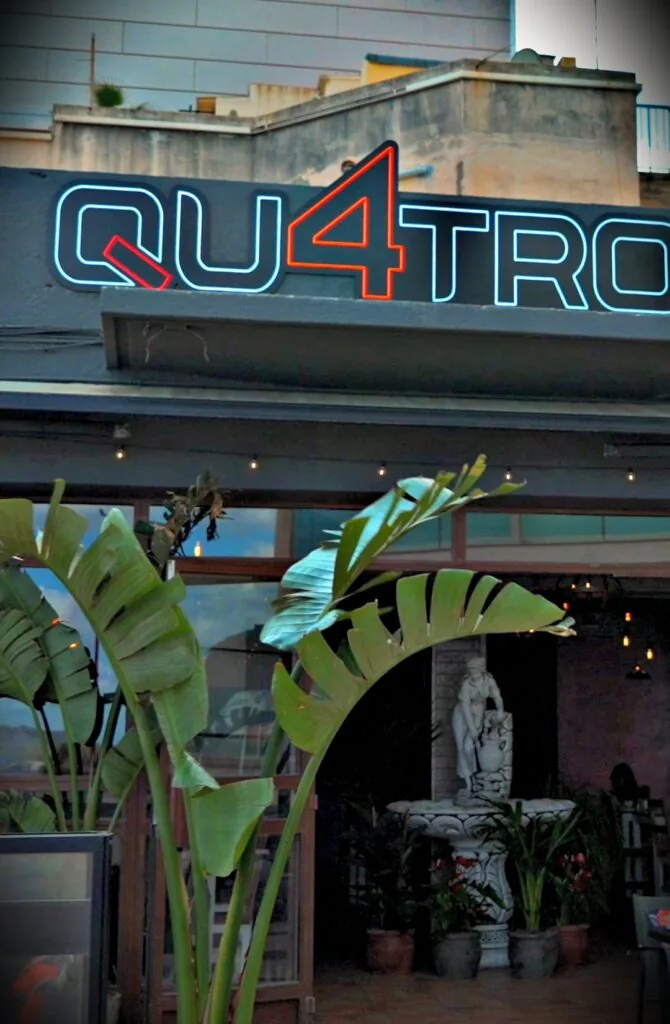 QU4TRO Restaurant