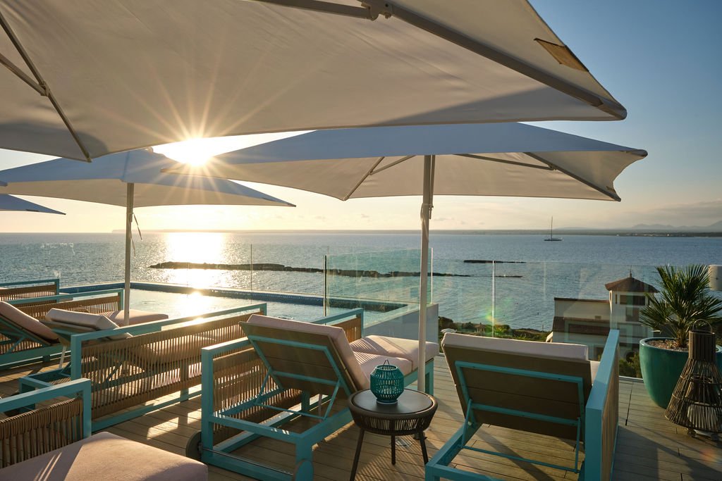 The Sunset Sea Club – Adults only