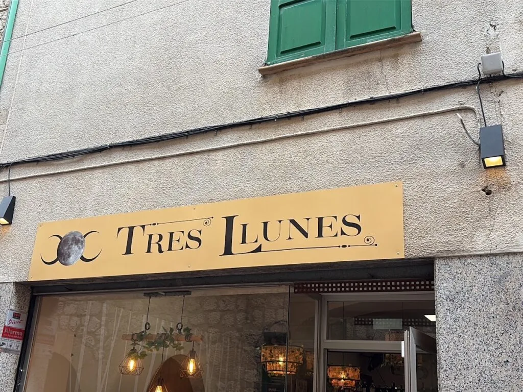 Tres Llunes